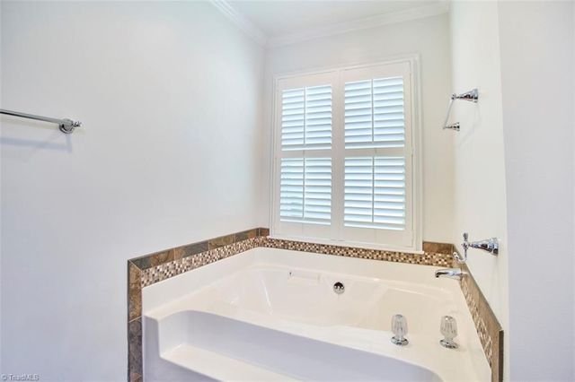 714 Woodbury Knolls Drive, Winston-salem, NC 27104