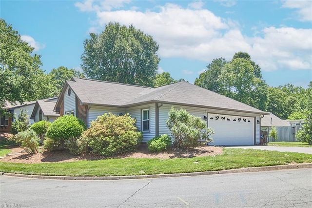 714 Woodbury Knolls Drive, Winston-salem, NC 27104