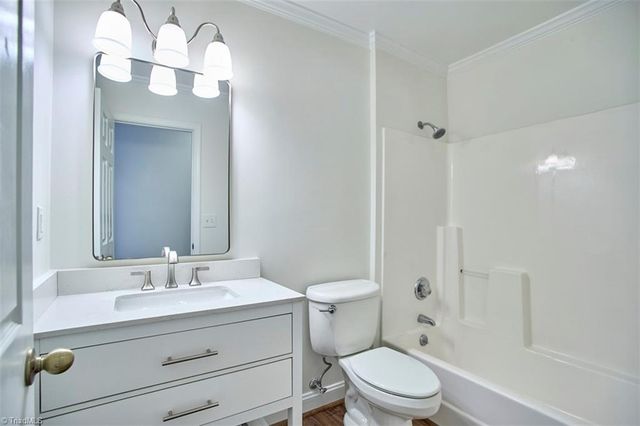 714 Woodbury Knolls Drive, Winston-salem, NC 27104