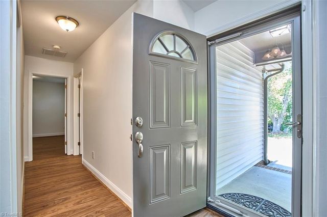 714 Woodbury Knolls Drive, Winston-salem, NC 27104