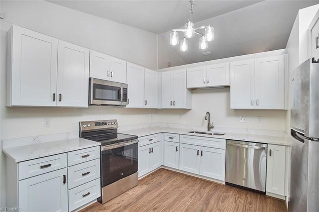 714 Woodbury Knolls Drive, Winston-salem, NC 27104