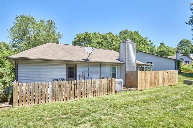 714 Woodbury Knolls Drive, Winston-salem, NC 27104