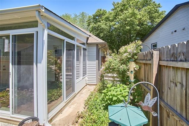 714 Woodbury Knolls Drive, Winston-salem, NC 27104