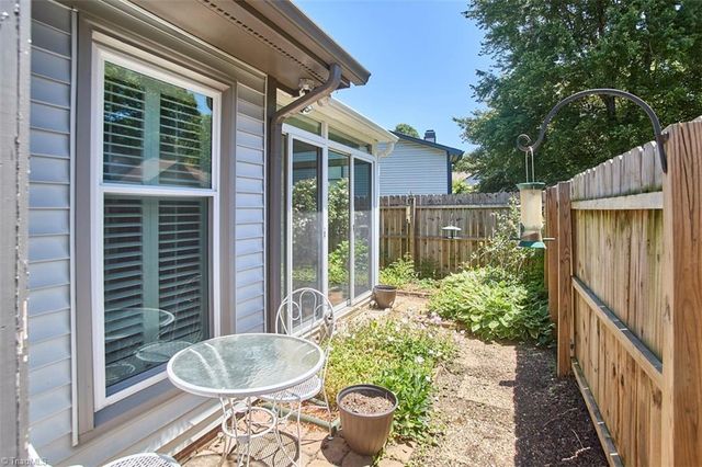 714 Woodbury Knolls Drive, Winston-salem, NC 27104