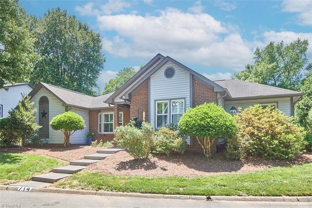 714 Woodbury Knolls Drive, Winston-salem, NC 27104
