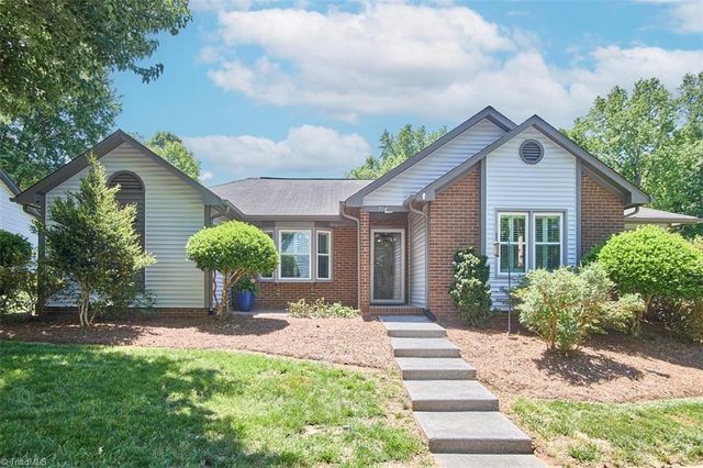 714 Woodbury Knolls Drive, Winston-salem, NC 27104