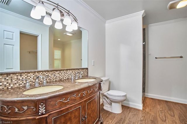 714 Woodbury Knolls Drive, Winston-salem, NC 27104