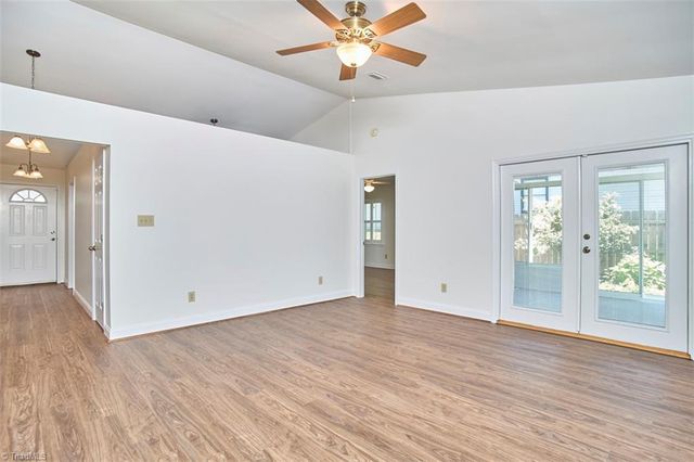 714 Woodbury Knolls Drive, Winston-salem, NC 27104