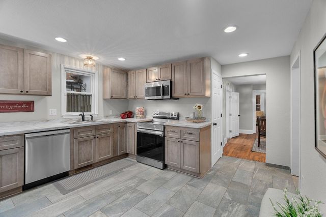 534 Thomas Avenue, Saint Paul, MN 55103