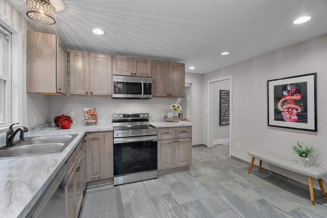 534 Thomas Avenue, Saint Paul, MN 55103