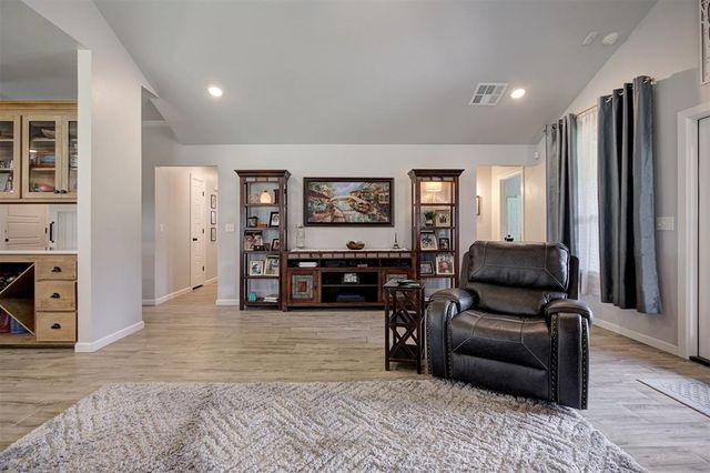 8430 Hidden Creek Drive, Noble, OK 73068