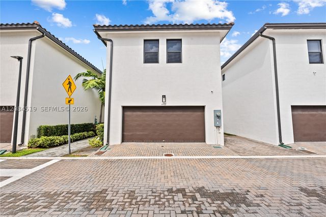 4402 NW 81st Ave, Doral, FL 33166
