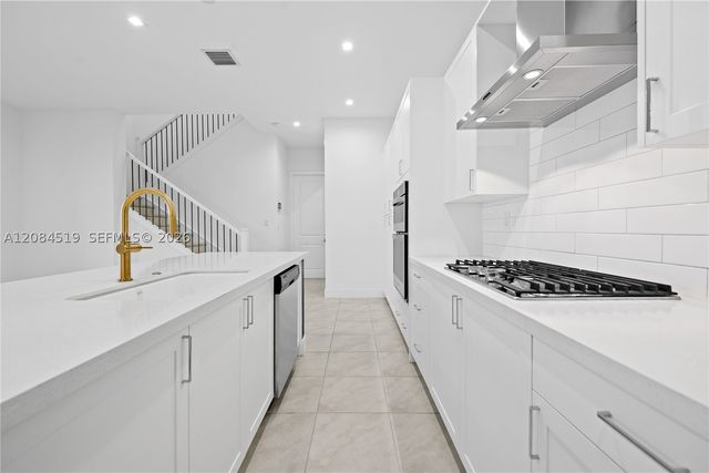 4402 NW 81st Ave, Doral, FL 33166