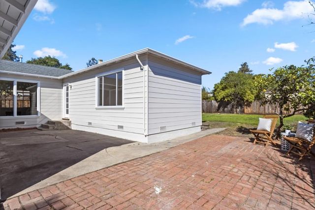 2130 Madison Avenue, Redwood City, CA 94061