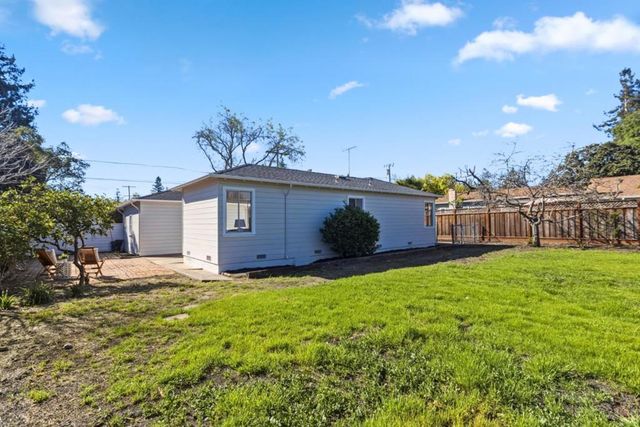 2130 Madison Avenue, Redwood City, CA 94061