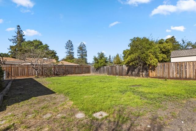 2130 Madison Avenue, Redwood City, CA 94061