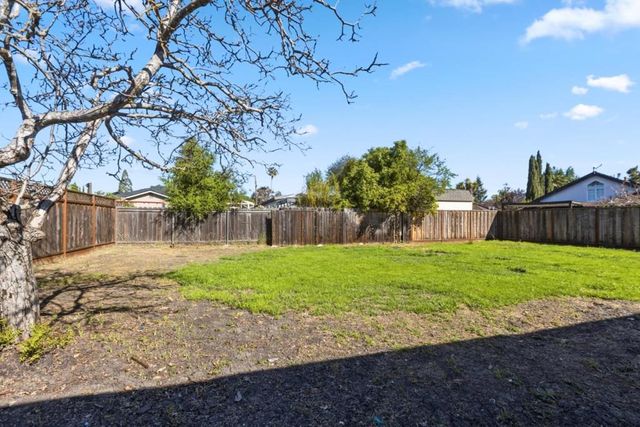 2130 Madison Avenue, Redwood City, CA 94061