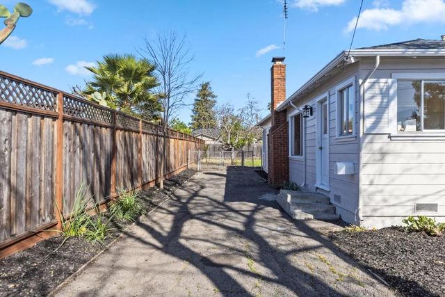 2130 Madison Avenue, Redwood City, CA 94061