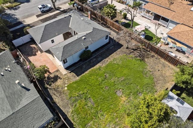 2130 Madison Avenue, Redwood City, CA 94061