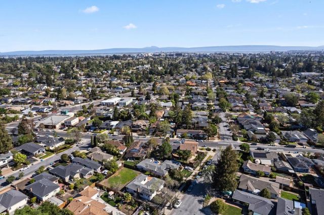 2130 Madison Avenue, Redwood City, CA 94061