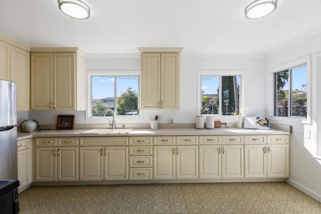 2130 Madison Avenue, Redwood City, CA 94061