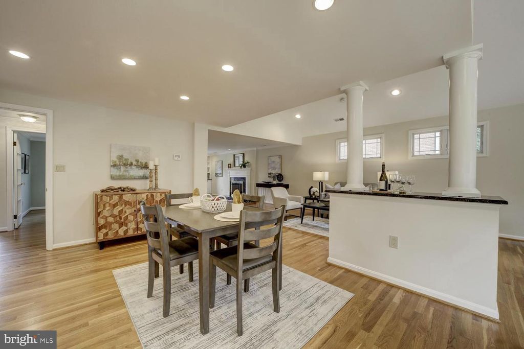 Image 12 of property listing at 1112 FALLSMEAD WAY, Potomac, MD 20854