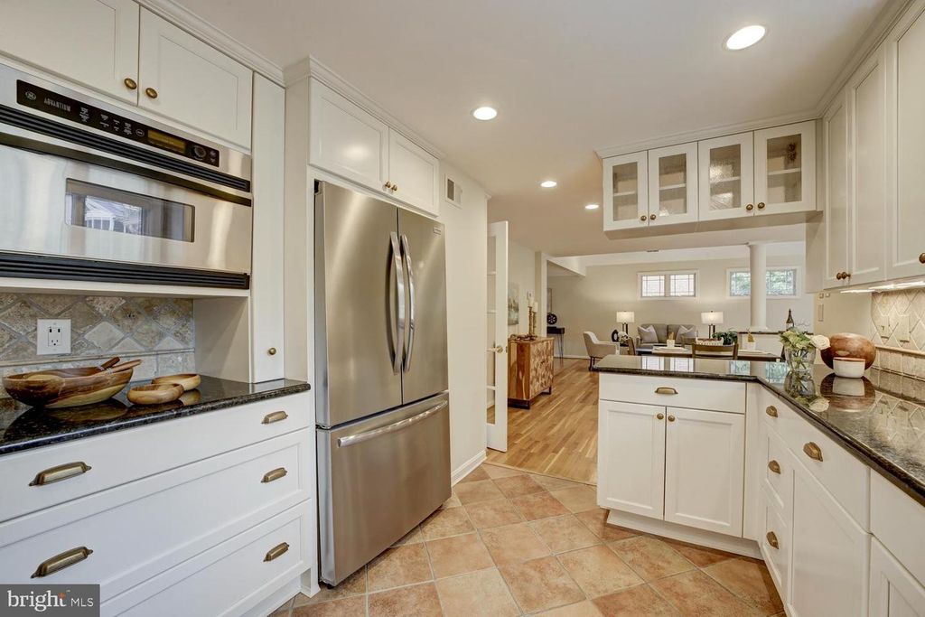 Image 15 of property listing at 1112 FALLSMEAD WAY, Potomac, MD 20854