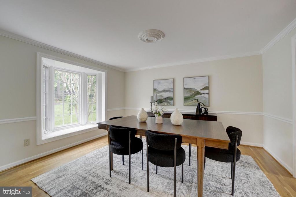 Image 19 of property listing at 1112 FALLSMEAD WAY, Potomac, MD 20854