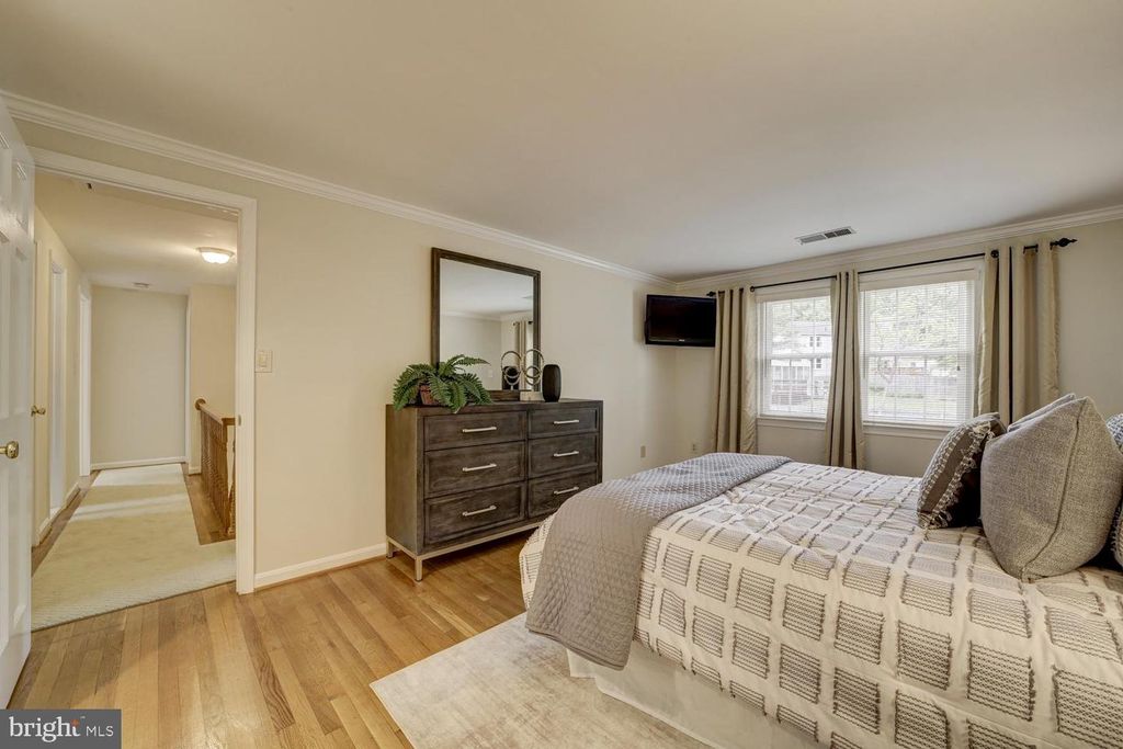 Image 26 of property listing at 1112 FALLSMEAD WAY, Potomac, MD 20854