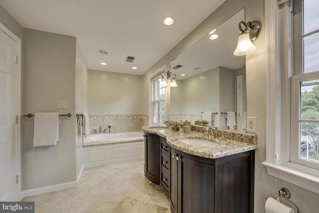 Image 28 of property listing at 1112 FALLSMEAD WAY, Potomac, MD 20854