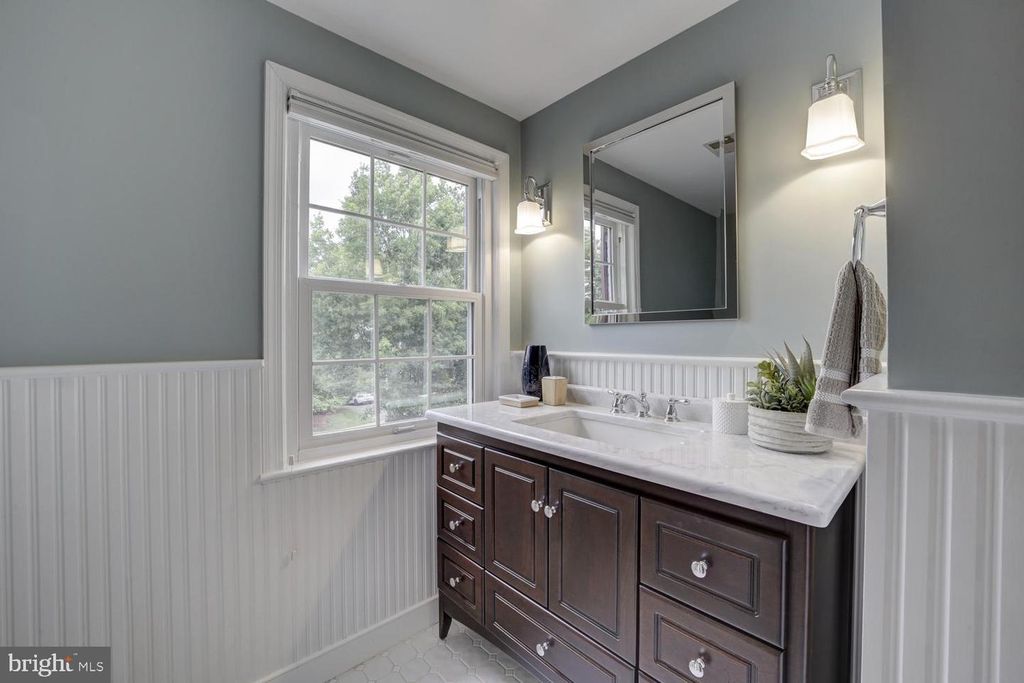 Image 33 of property listing at 1112 FALLSMEAD WAY, Potomac, MD 20854