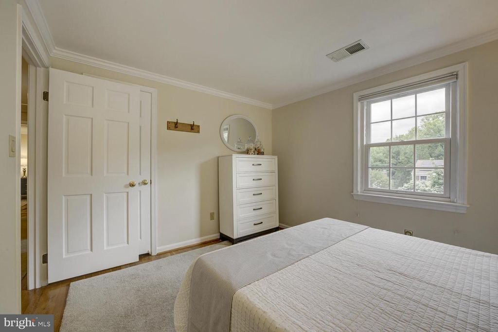 Image 35 of property listing at 1112 FALLSMEAD WAY, Potomac, MD 20854