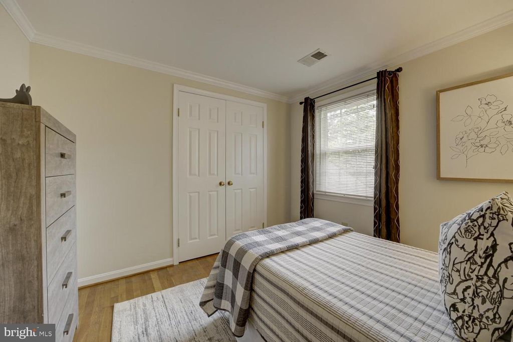 Image 37 of property listing at 1112 FALLSMEAD WAY, Potomac, MD 20854