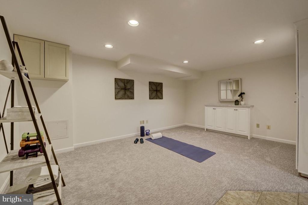 Image 39 of property listing at 1112 FALLSMEAD WAY, Potomac, MD 20854