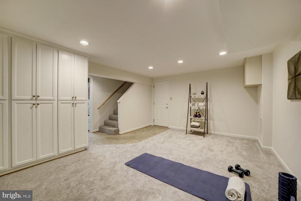 Image 40 of property listing at 1112 FALLSMEAD WAY, Potomac, MD 20854