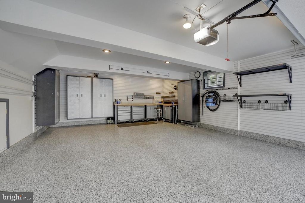 Image 43 of property listing at 1112 FALLSMEAD WAY, Potomac, MD 20854