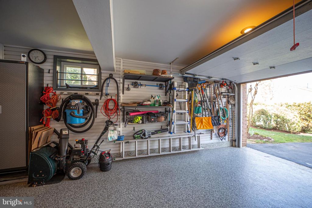 Image 47 of property listing at 1112 FALLSMEAD WAY, Potomac, MD 20854
