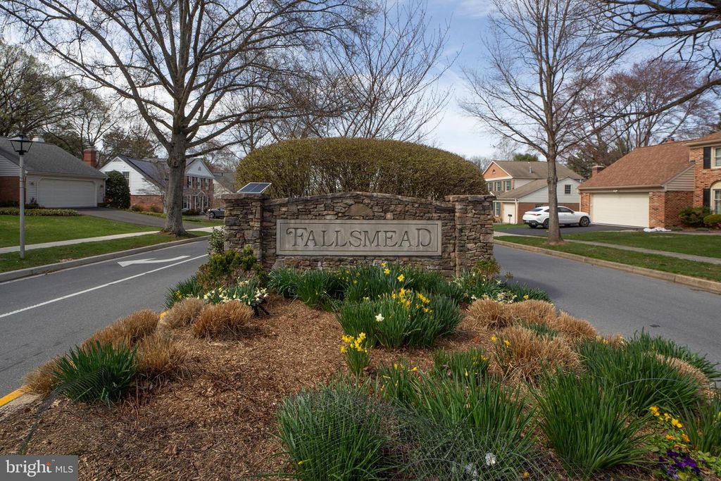 Image 48 of property listing at 1112 FALLSMEAD WAY, Potomac, MD 20854