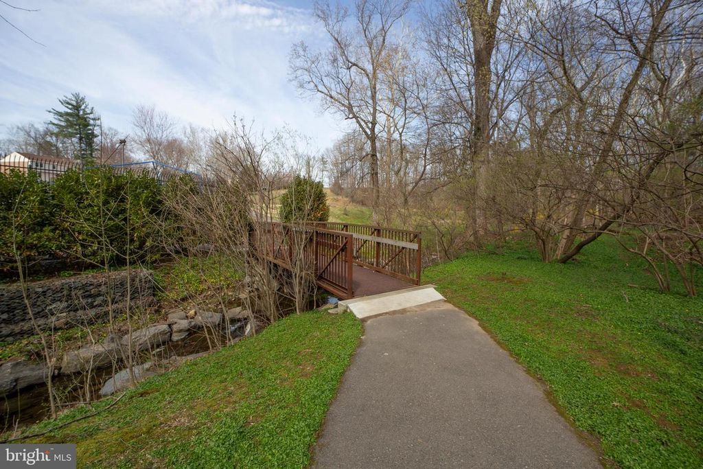 Image 51 of property listing at 1112 FALLSMEAD WAY, Potomac, MD 20854