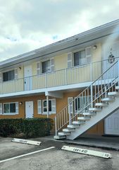 1501 Crescent Circle B10, West Palm Beach, FL 33403