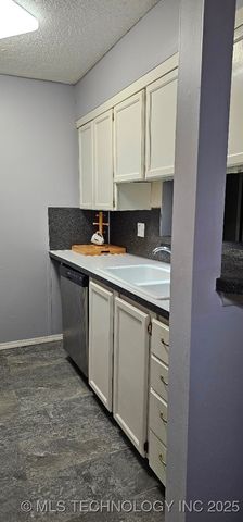 6712 S Lewis Avenue 103, Tulsa, OK 74136