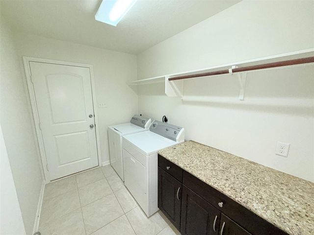 2812 Silver Oak Drive, College Station, TX 77845