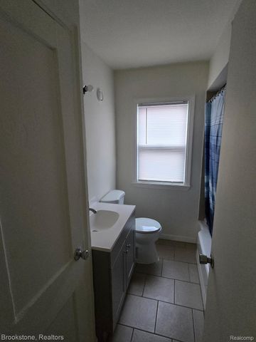 20510 Gilchrist Street, Detroit, MI 48235