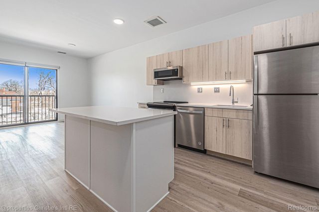 7410 KERCHEVAL Street 212, Detroit, MI 48214