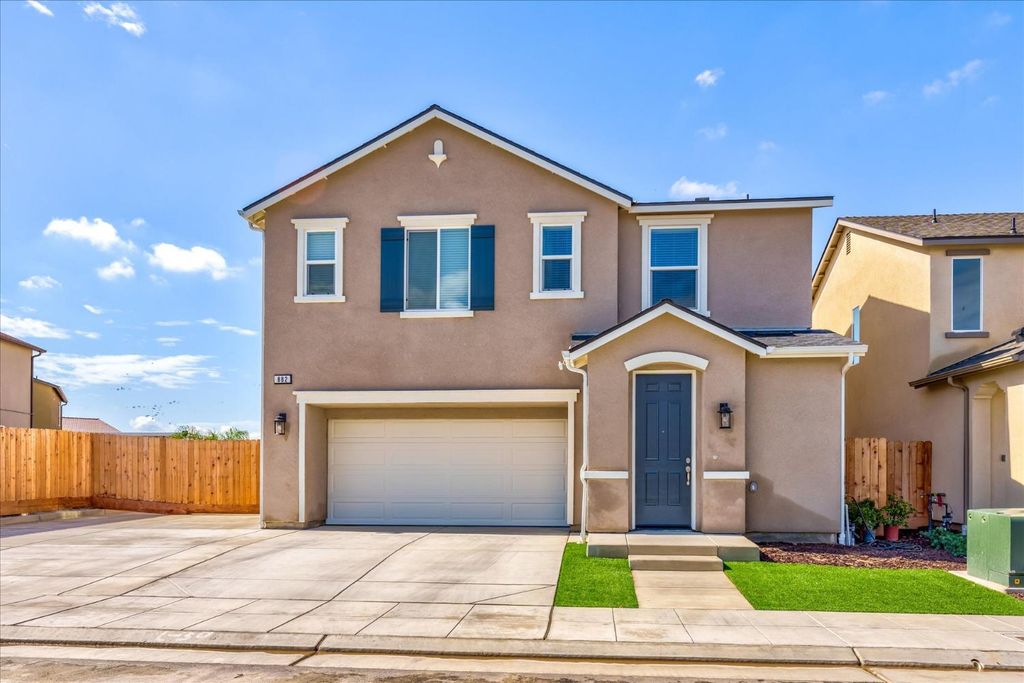 882 Amanecer Avenue, Clovis, CA 93619