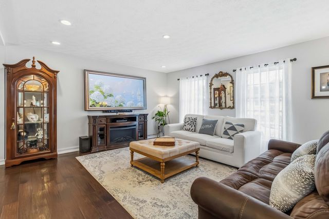 3885 Gladman Way, Lexington, KY 40514
