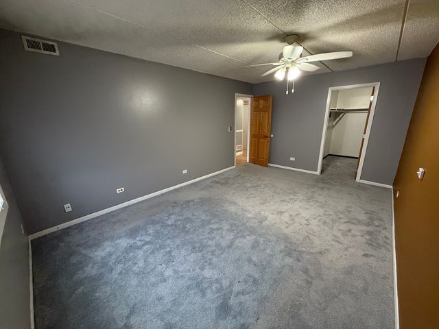 259 Stoneybrook Lane 2B, Bloomingdale, IL 60108