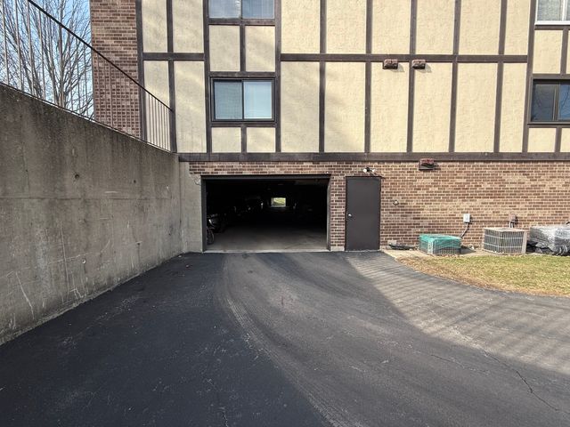 259 Stoneybrook Lane 2B, Bloomingdale, IL 60108