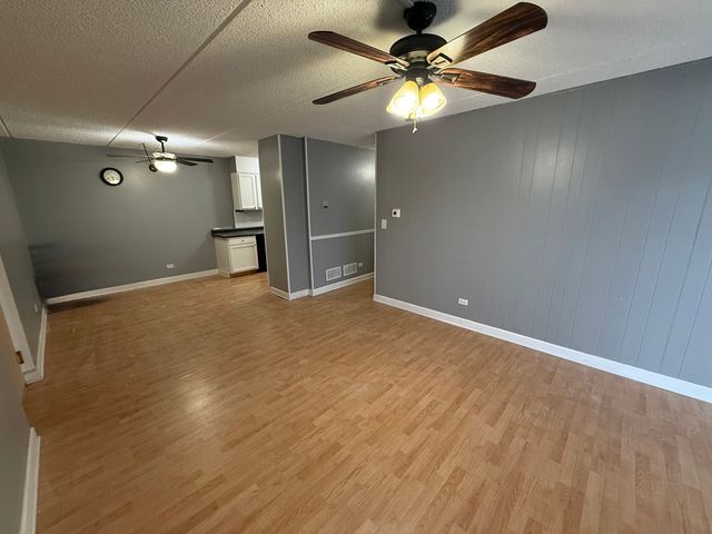 259 Stoneybrook Lane 2B, Bloomingdale, IL 60108