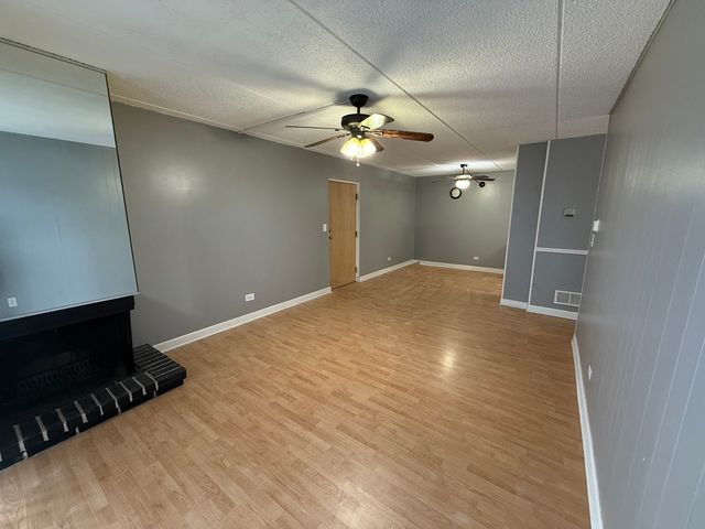 259 Stoneybrook Lane 2B, Bloomingdale, IL 60108